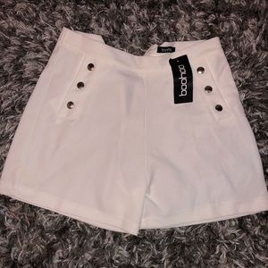BRAND NEW boohoo white shorts